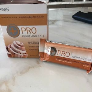 New Box of 12 Thrive Cinnamon Roll Bars
